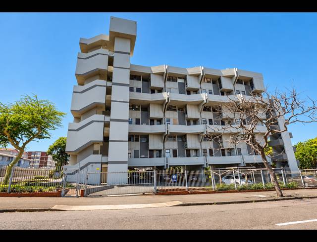 3 BEDROOM APARTMENT FOR SALE IN ESSENWOOD